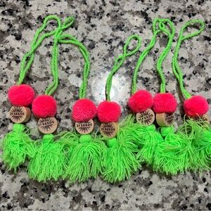 21 Seeds Pom Pom Tassel bottle decor